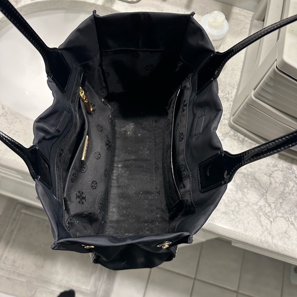 Small Tory Burch Ella tote! Posting more pics later - Picture 5 of 8